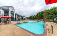 สระว่ายน้ำ 5 Quality Inn & Suites Canton