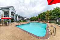 Kolam Renang Quality Inn & Suites Canton