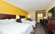 Bedroom 3 Hampton Inn by Hilton Petersburg Ft. Gregg Adams