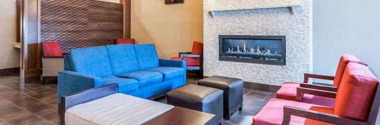 Lobby Comfort Suites Yakima