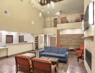 Lobby 2 Comfort Suites Yakima