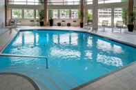 Swimming Pool Delta Hotels by Marriott Huntington Downtown