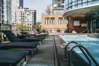 สระว่ายน้ำ Hilton Vancouver Downtown