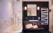 In-room Bathroom 6 Maison Rouge Strasbourg Hotel&Spa, Autograph Collection