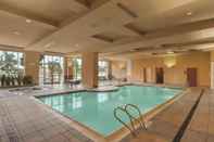 Kolam Renang Embassy Suites by Hilton Portland Airport