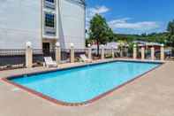 Swimming Pool Comfort Inn & Suites North Little Rock JFK Blvd