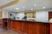 Lobby Comfort Suites Lakewood - Denver