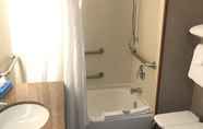 In-room Bathroom 7 Wingate by Wyndham Convention Ctr Closest Universal Orlando