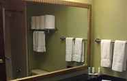 Phòng tắm bên trong 2 Comfort Suites Milledgeville