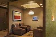 Lobby Hyatt Place Indianapolis Airport