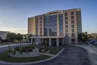 Exterior Hotel Topeka at City Center