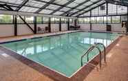 Swimming Pool 4 Hyatt Place Detroit/Livonia