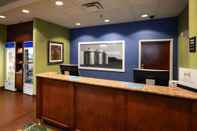 Lobby Hampton Inn Roxboro