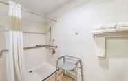In-room Bathroom 2 Rodeway Inn