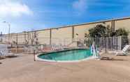 Swimming Pool 4 Motel 6 North Richland Hills, TX - NE Fort Worth
