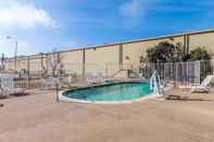 Swimming Pool Motel 6 North Richland Hills, TX - NE Fort Worth