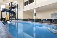 Swimming Pool Four Points by Sheraton Hotel & Suites Calgary West