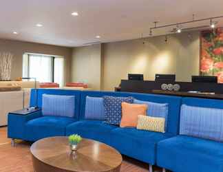 Lobi 2 Courtyard by Marriott Livermore