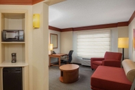Ruang Umum La Quinta Inn & Suites by Wyndham Atlanta Ballpark/Galleria