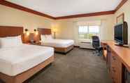 Bedroom 6 La Quinta Inn & Suites by Wyndham Atlanta Ballpark/Galleria