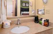 In-room Bathroom 6 Best Western Canal Winchester Inn - Columbus South East