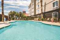 Swimming Pool La Quinta Inn & Suites by Wyndham Las Vegas Summerlin Tech