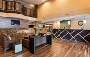 Lobi 7 Best Western Plus Harrisburg East Inn & Suites