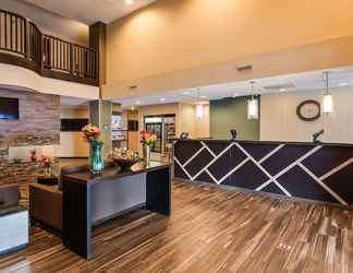 Lobi 2 Best Western Plus Harrisburg East Inn & Suites