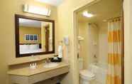 Toilet Kamar 4 Springhill Suites Marriott Quail Springs