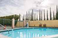 Swimming Pool Gateway Inn Gardena