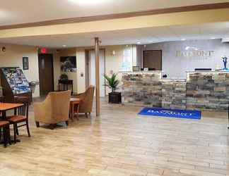 Lobby 2 Baymont by Wyndham Belleville Airport Area