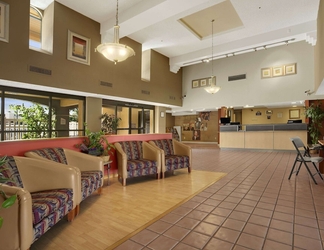 Lobby 2 Days Inn by Wyndham Buena Park