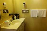 In-room Bathroom Budget Inn