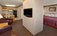 Kamar Tidur 6 Days Inn & Suites by Wyndham Kokomo