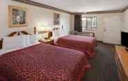 Bedroom 7 Days Inn & Suites by Wyndham Kokomo