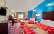 Bedroom 5 Days Inn by Wyndham Nanuet / Spring Valley