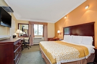 Bedroom Days Inn by Wyndham Nanuet / Spring Valley