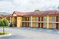 Exterior Econo Lodge Coliseum