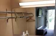 In-room Bathroom 2 Quality Inn Verona - Staunton North