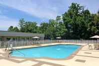 Swimming Pool Comfort Inn Monticello