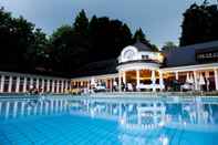 Swimming Pool Hotel Bad Schachen