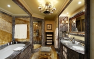 In-room Bathroom 6 Hotel Grande Bretagne, a Luxury Collection Hotel, Athens