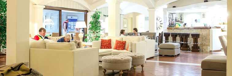 Lobby Hotel Le Ginestre