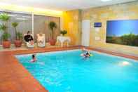 Swimming Pool Hotel Walram