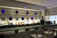 Bar, Cafe and Lounge The Hans Hotel New Delhi