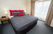 Kamar Tidur 7 John Pirie Motor Inn