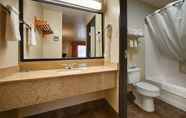 Toilet Kamar 4 Best Western Regency Inn & Suites