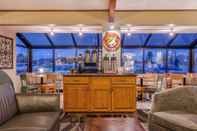 Quầy bar, cafe và phòng lounge AmericInn by Wyndham New Richmond