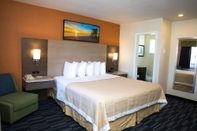 Bedroom Days Inn by Wyndham Monterey Downtown