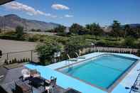 Swimming Pool The Vista Inn